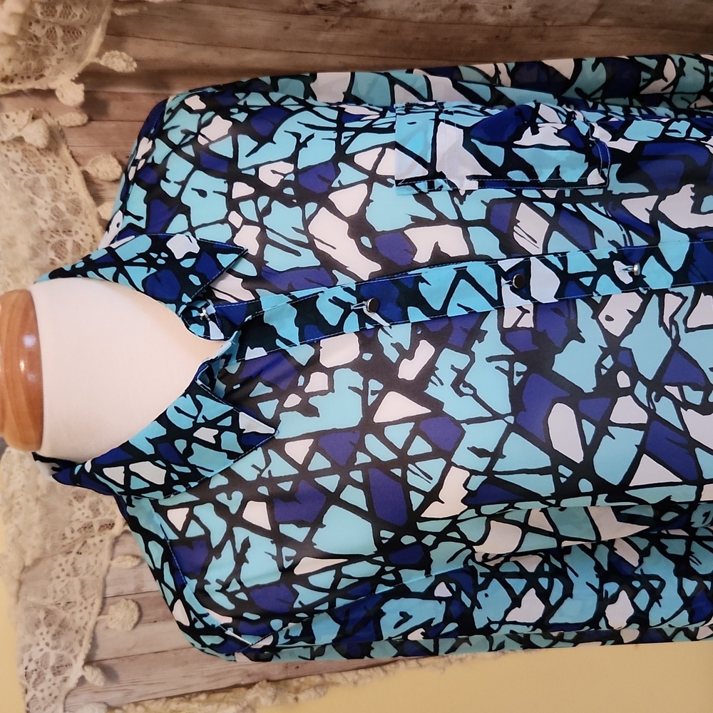 Beautiful Liz Claiborne Long Sleeve Geometric Print Blouse